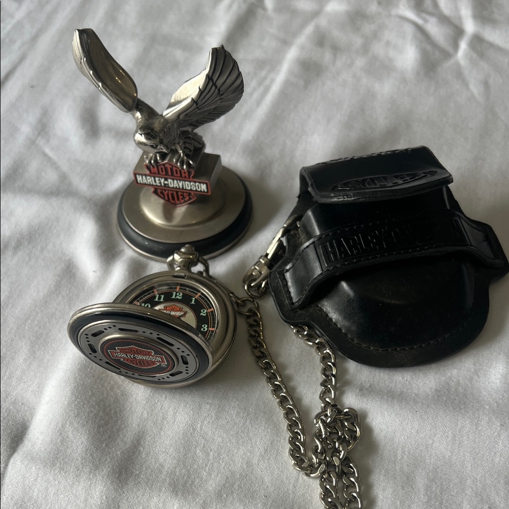 Harley-Davidson Silver Pocket Watch with Eagle stand